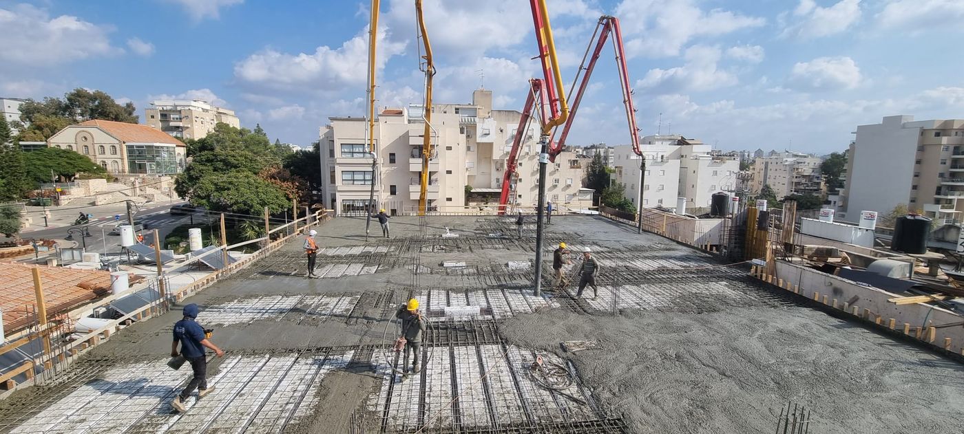 יציקת תקרת הקומה הנוספת