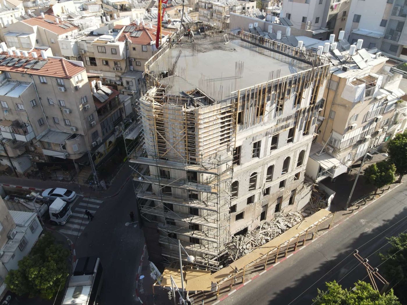 בניין בית הכנסת בשלבי בנייה – מבט אווירי